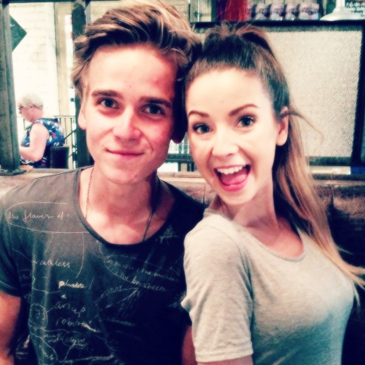 This is now a saved account! Please follow me on my main account @LeaMStreisand and enjoy the free follow  xx
