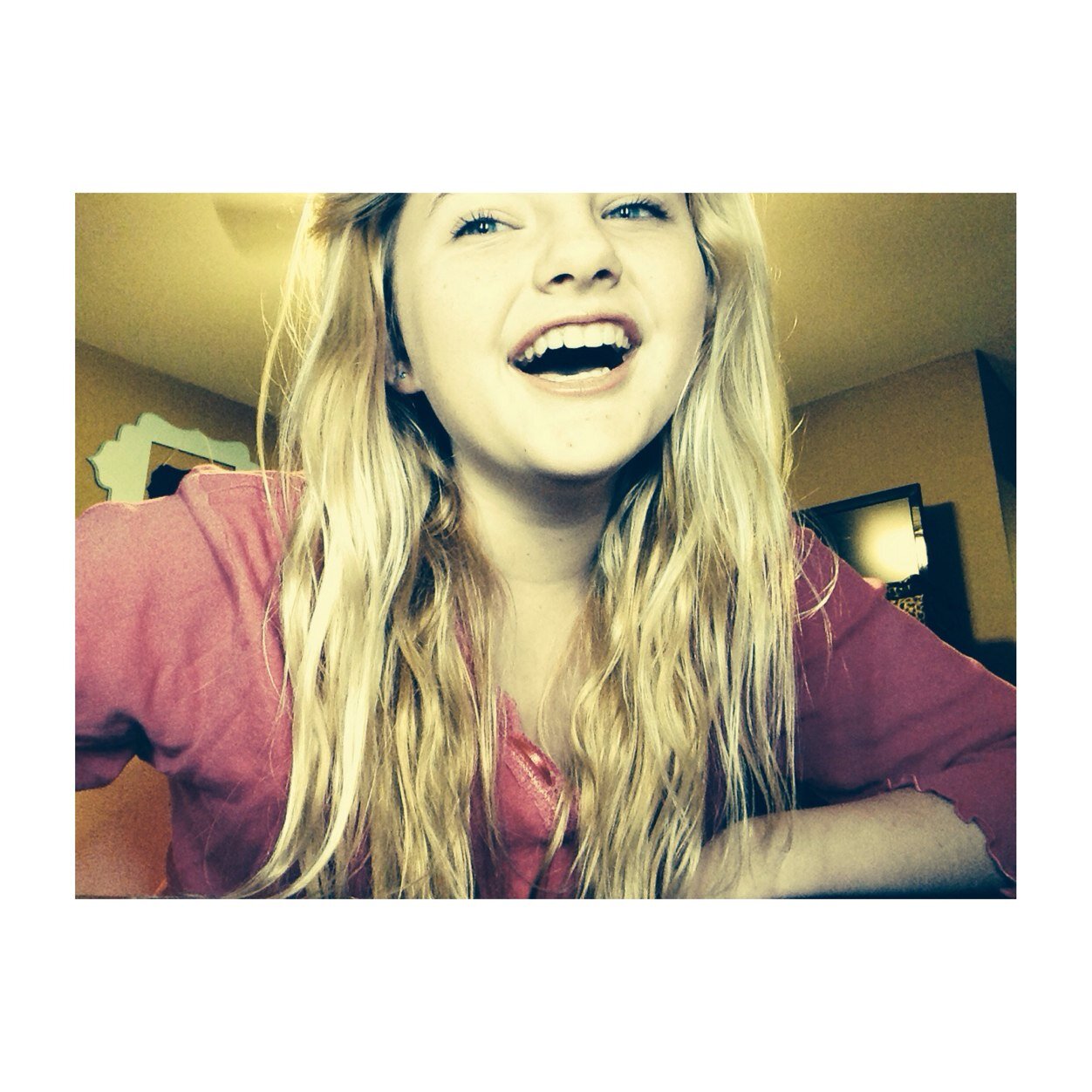 1/6 member of o2g | beauty & style | youtube instagram: @ellenclarkxo O2L: 0/6