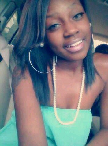 .. Lesbian outcheaa turnin girls out ;) | Singlee | Coolaayyy orrrr whateverrr ..!