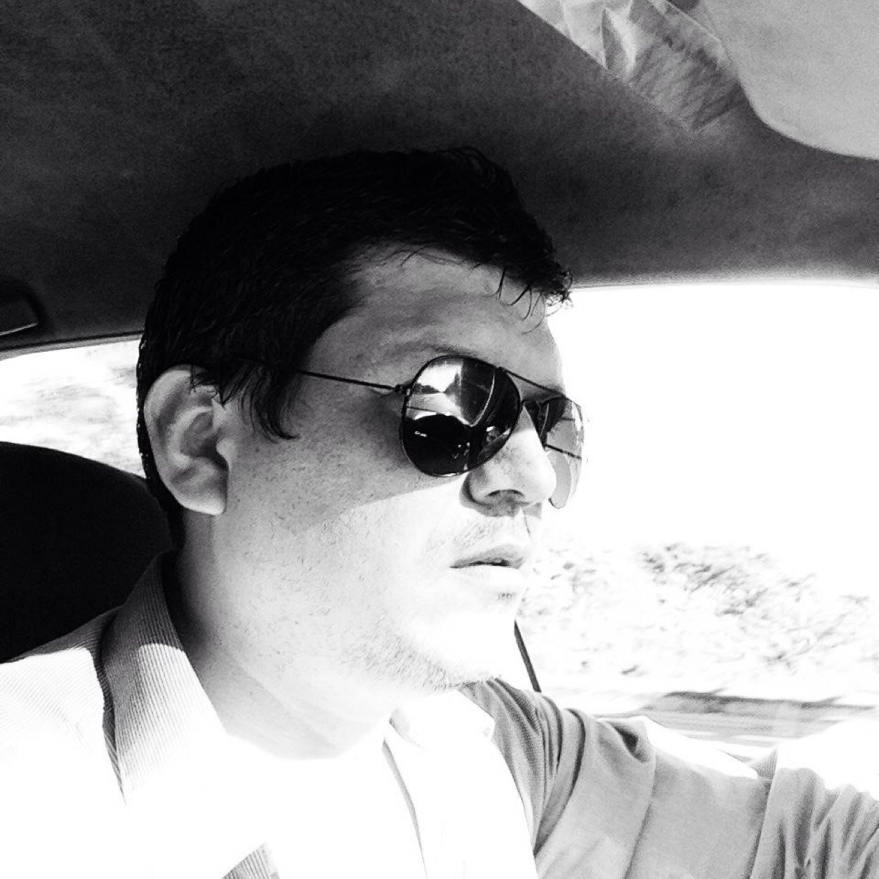Periodista Salvadoreño, desde 1990