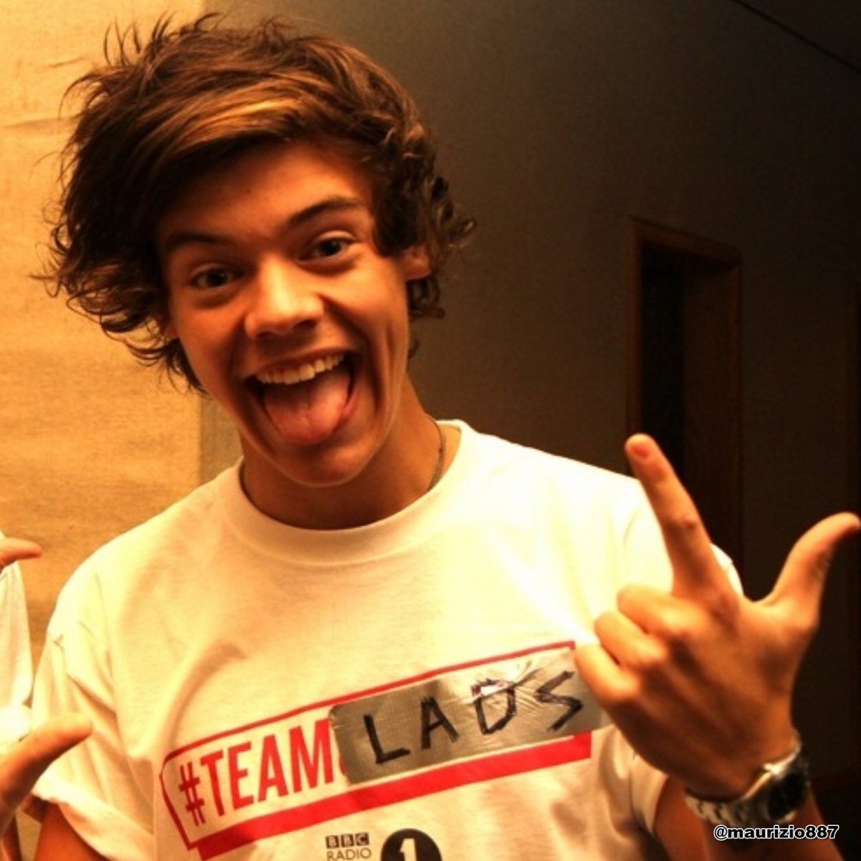 Hi, this is a free follow! Please go and follow @Kara_Shawnae