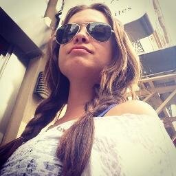 Você querendo ou não, percebendo ou não, se importando ou não, eu segurarei sua mão pra te ajudar quando você precisar. @Lua_Blanco Princesa 3