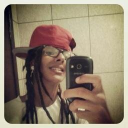 Sem neurose e sem estresse,
Naipe vagabundo, estilo cafajeste. (8)