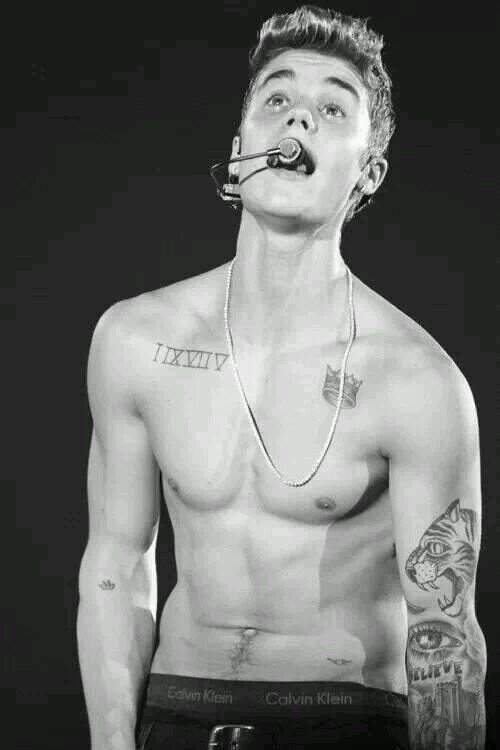 O dono do sorriso mais lindo..dos olhos mais perfeitos e do olhar mais sincero..o causador dos meus sonhos..o Swag do meu Mundo ! @justinbieber I love yoou BABE