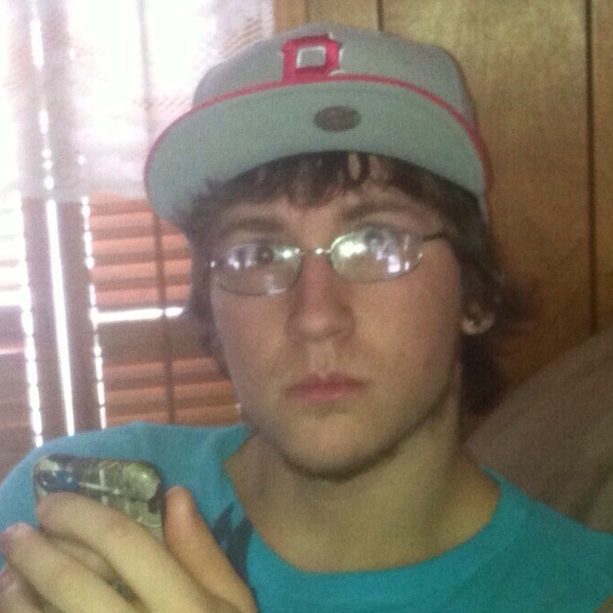 direct message your pictures or send the name of someone to http://t.co/6GCsJfnfZ7 and a picture of them will be posted.