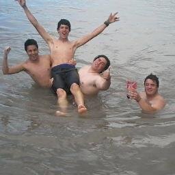 la vida es dura pero la amargura no es la solucion...