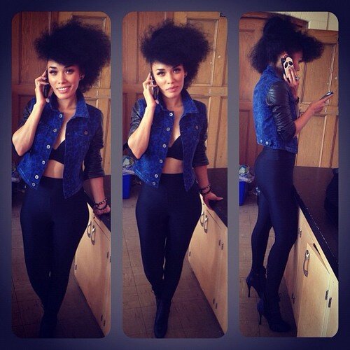 EssyBrotherton's profile picture. If school has taught us anything, it's texting without looking.