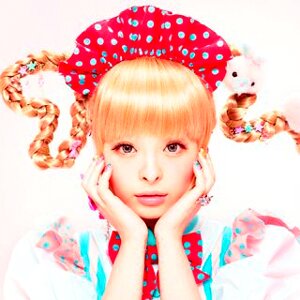 きゃりーぱみゅぱみゅ(KPP)に関連する最新情報をお知らせします。 
ニュース・イベント・出演予定・キャンペーン・グッズ・などなどの情報をいち早くつぶやきます。