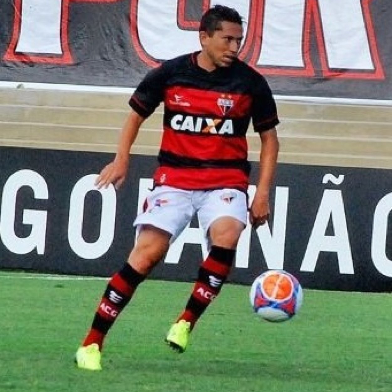 Atuando no Atletico Goianiense. Casado com @thaybmatos. Esse é oficial, sigam ai.