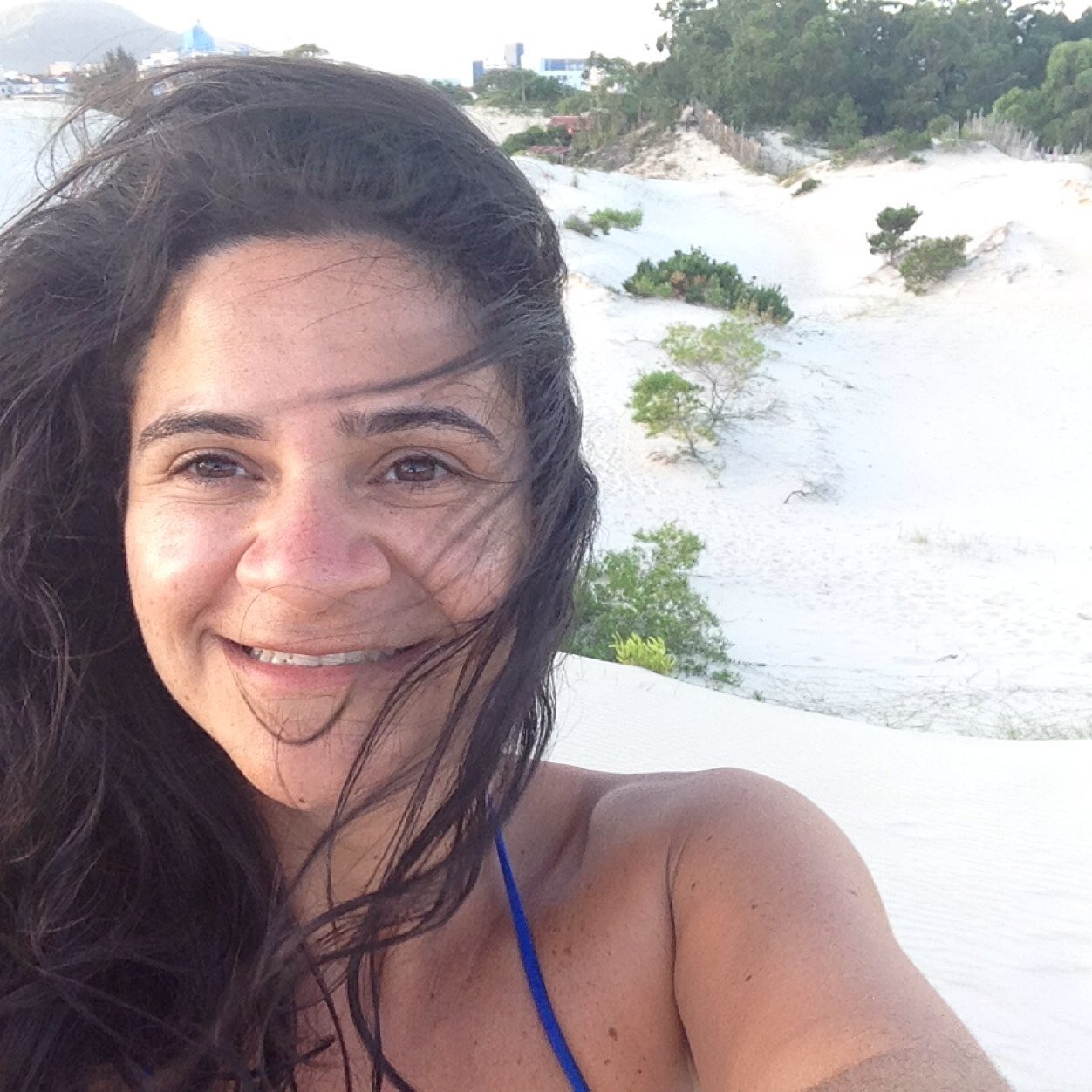 PaolaRojas41's profile picture. Abogada de profesion profesora de pasion. Amante de conocimiento, el respirar aires nuevos, compartir espacios con quien amo y reir hasta que duela.