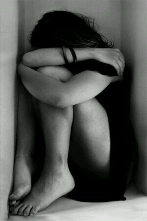 Odio cada parte de mi. Mi mente me tortura día a día y no hay nadie que pueda salvarme:/
#Fuck My Life