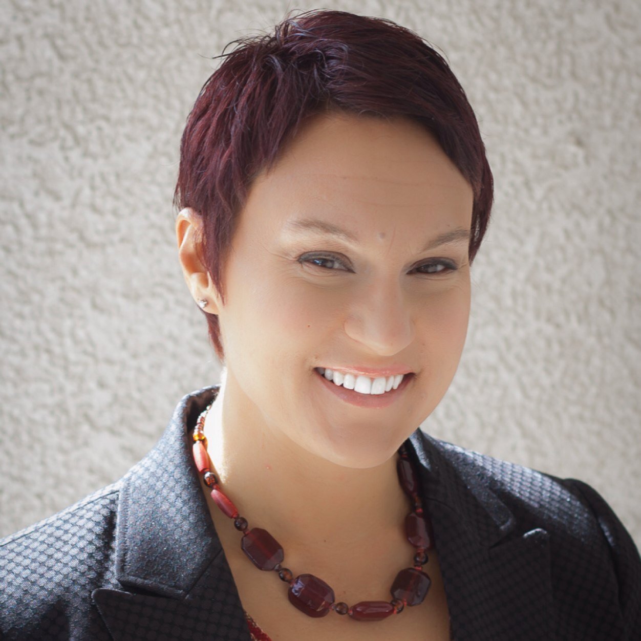 EmpoweredStrong's profile picture. Your Pull-No-Punches Accountabilty Powerhouse

Coach, Consultant, Speaker, Author