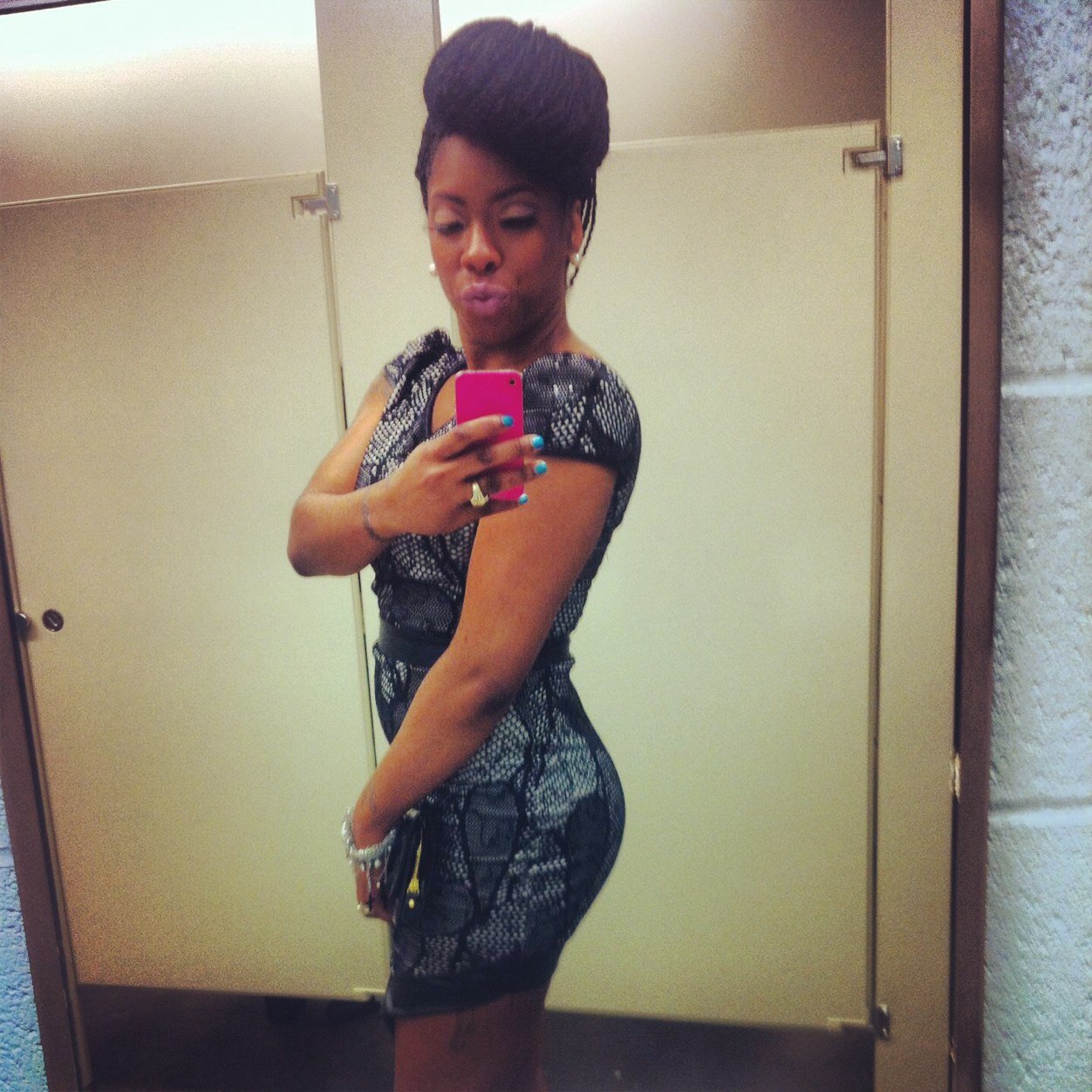 Some chicks like football && baseball players..... I like serial killers!!!!!