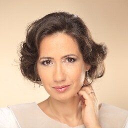 Mother of three, blogger, photographer, beauty lover. Randomized. The cynical side of vulnerability.