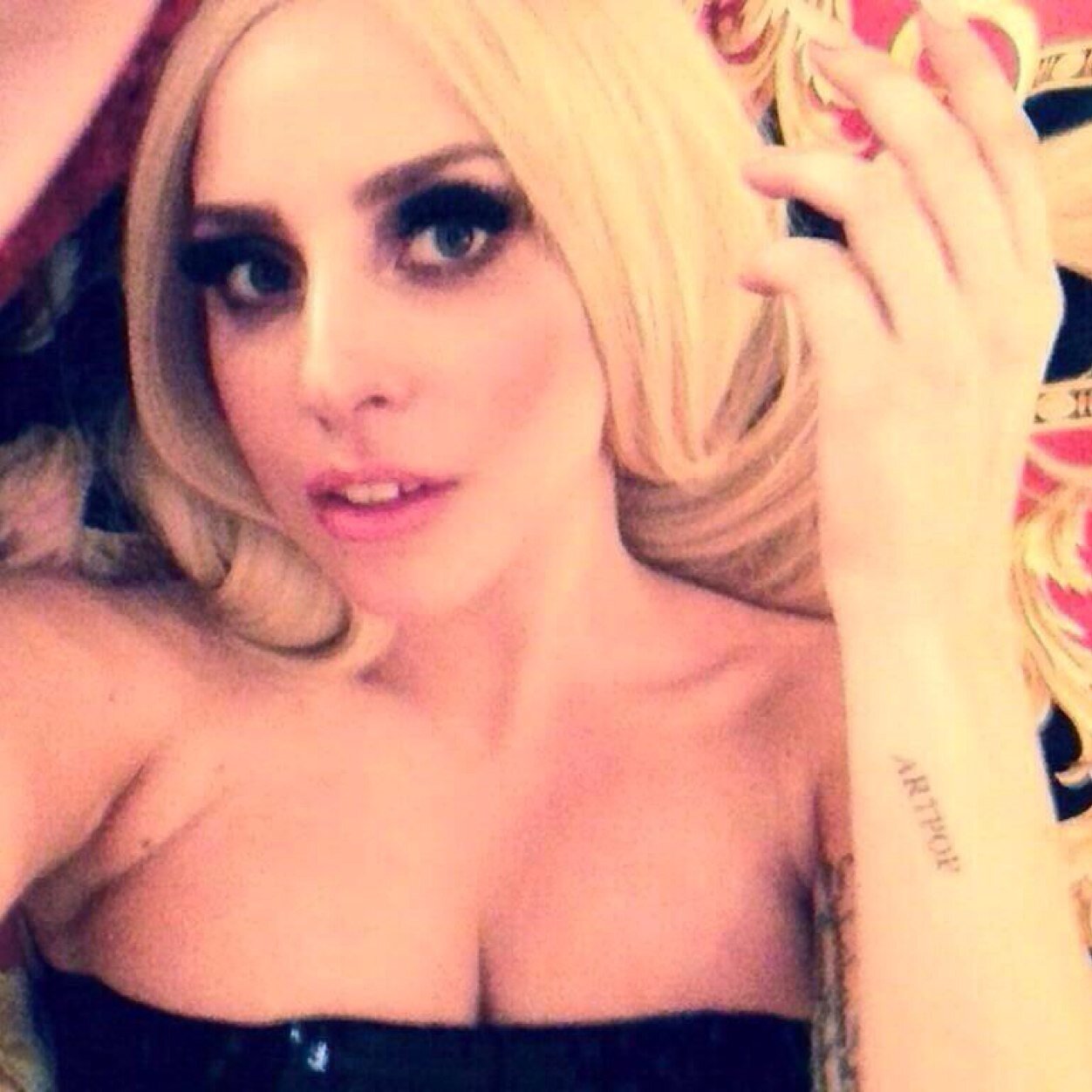 Go follow @YouAreMyH00ker & ask for followback! Love you monsters!