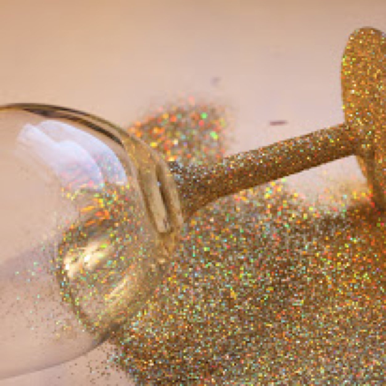 Glitzy glasses offers you handmade glittered glasses and other home products! Any colour, size, glass and style of your choice!