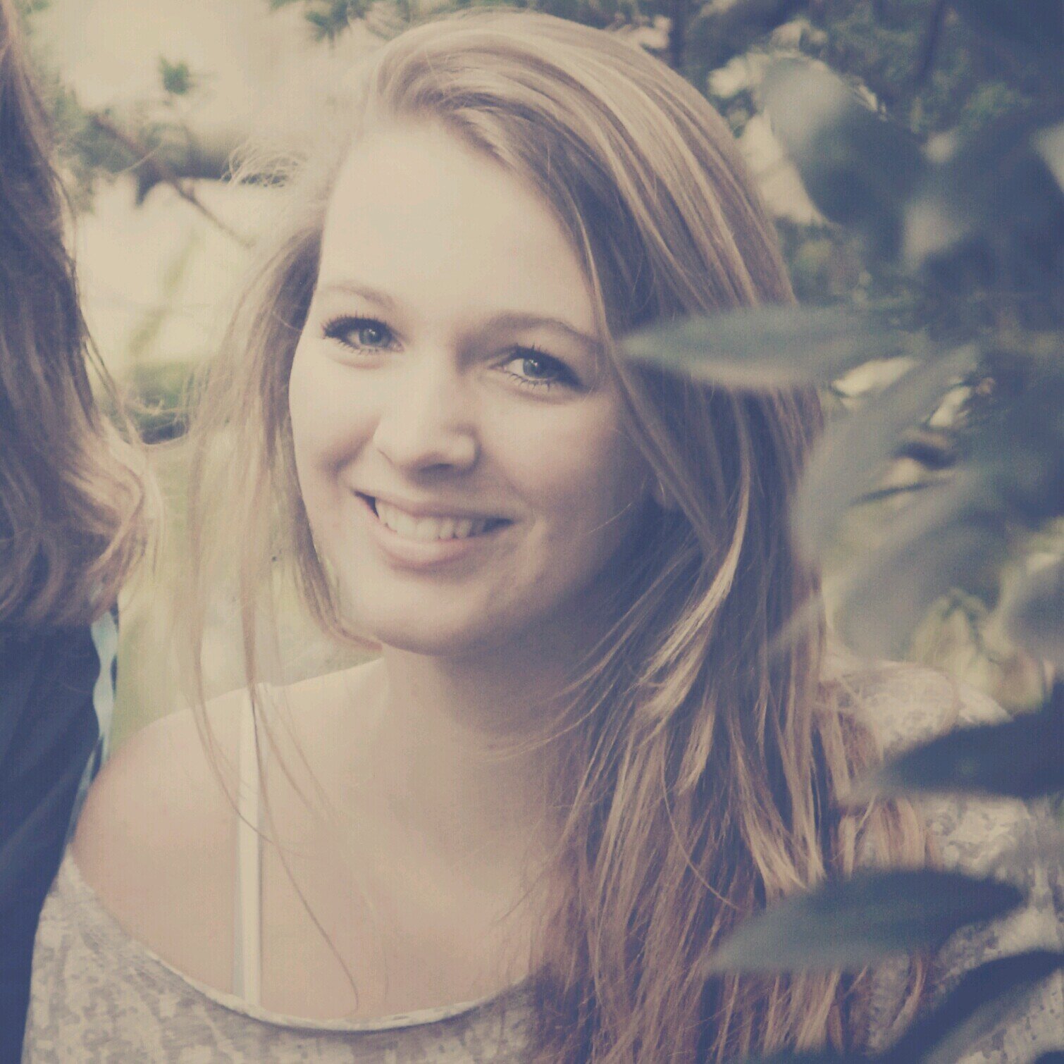 yaravdvx's profile picture. Just do whatever makes you happy. ♡ ~