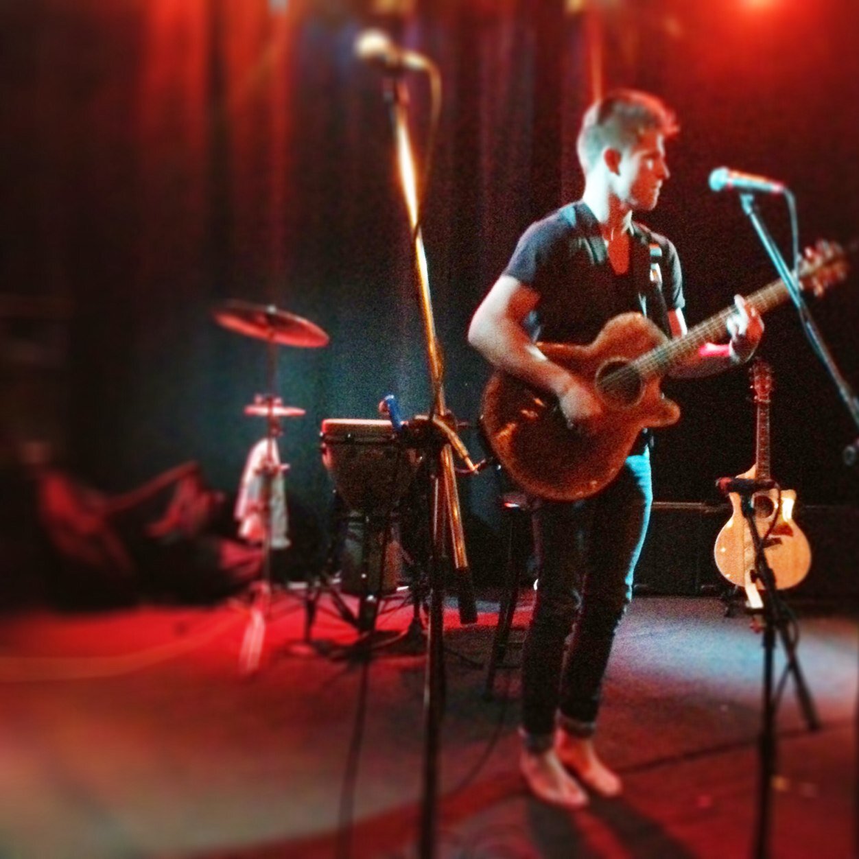 A Backseat Romance singer/songwriter Robert Morris. Acoustic/Indie. Unsigned