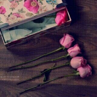 سُعداء ما دُمنا نَطرق باب السمَاء و نلجأ إلى اللہ فيّ كل حين ♡♡