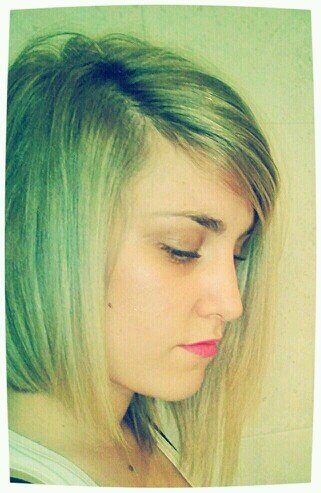Estudiante,trabajadora y fiestera solo un poco!
Peluquera y actualmente cursando el grado superior de estética. Muchas aspiraciones y una sola vida ;)