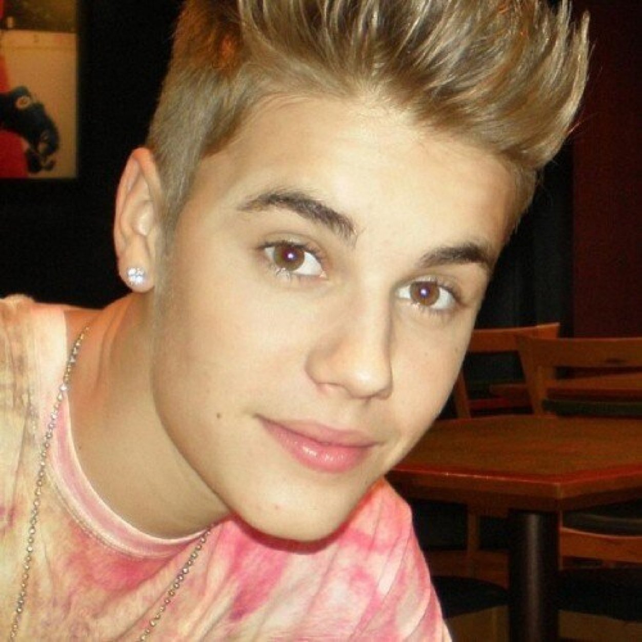 Justin's my idol. singer. want to make my voice heard.
