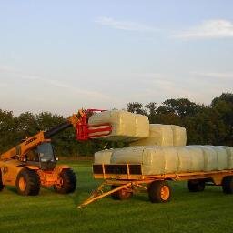 Verhuur van verreikers met diverse werktuigen en hijsmaterialen voor in de bouw.
 Ook voor het laden en verplaatsen van grootpakpers balen