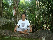 gue merupakan seorang pencari kebenaran dari kegelapan menuju cahaya terang (pencaricahaya)