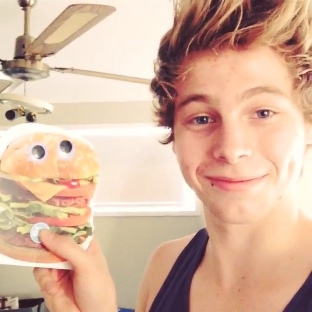 Jordaneerlife's profile picture. Ha i love you xx