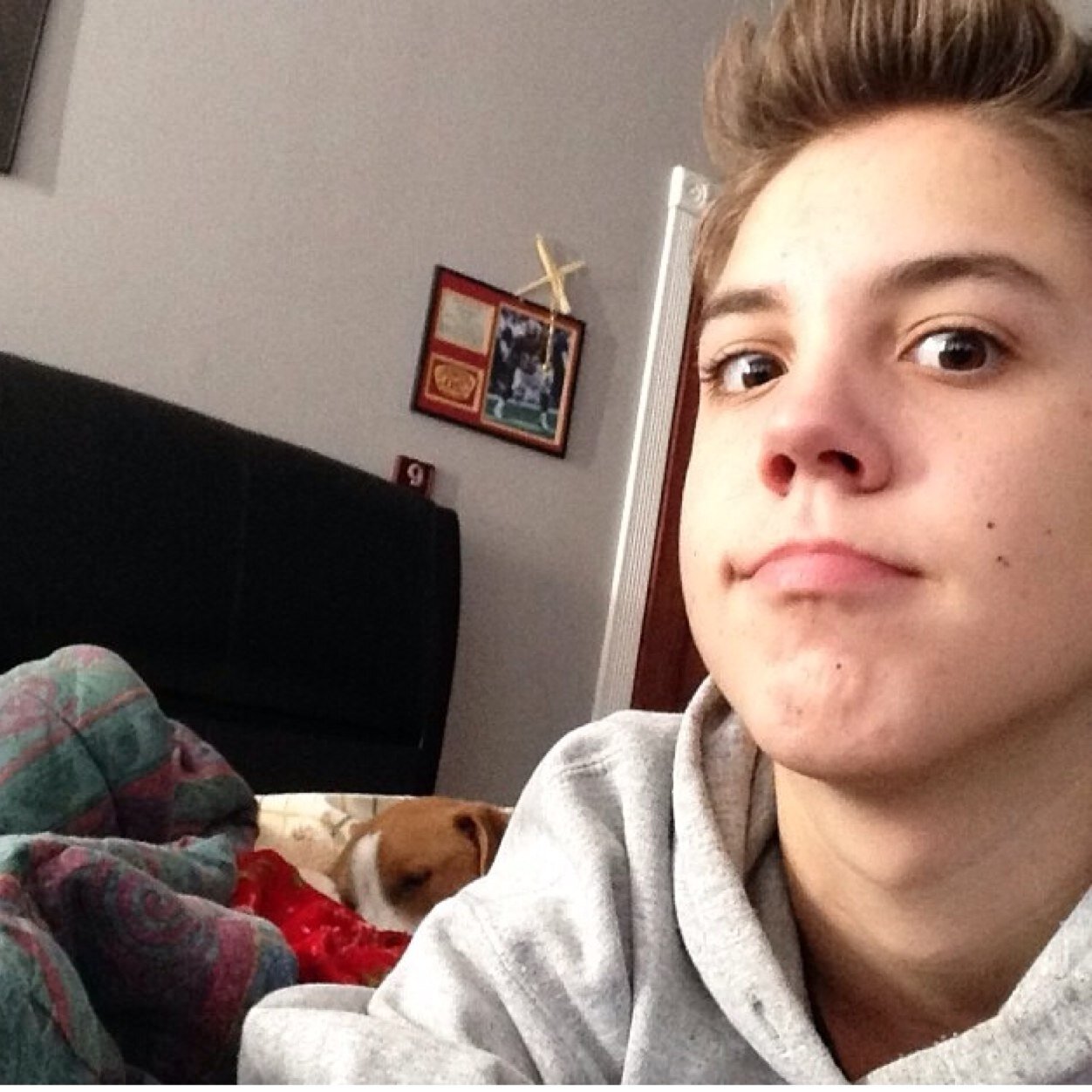 LeaskCara's profile picture. basically this is accont i can share my love for youtubers with all of you