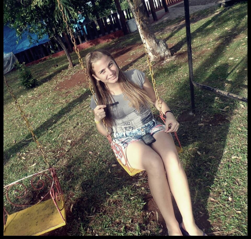 Não deixe que as pessoas te façam desistir daquilo que mais quer na vida. Acredite. Lute. Conquiste. E acima de tudo, seja feliz.