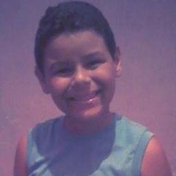 Qualquer um pode me fazer sorrir. Mas nem todos podem me fazer feliz.