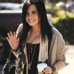 Sou Lovatic, Beliber, Selenator, Smiler, Arianator e CatKat algum problema?