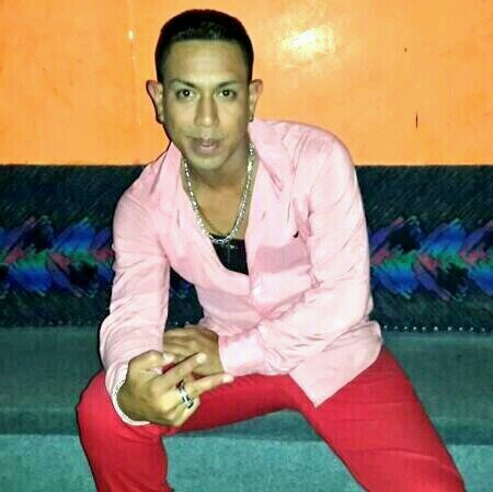 cantante profesional,me gusta mucho componer https://t.co/5w8bE7YU7f y el.playstation