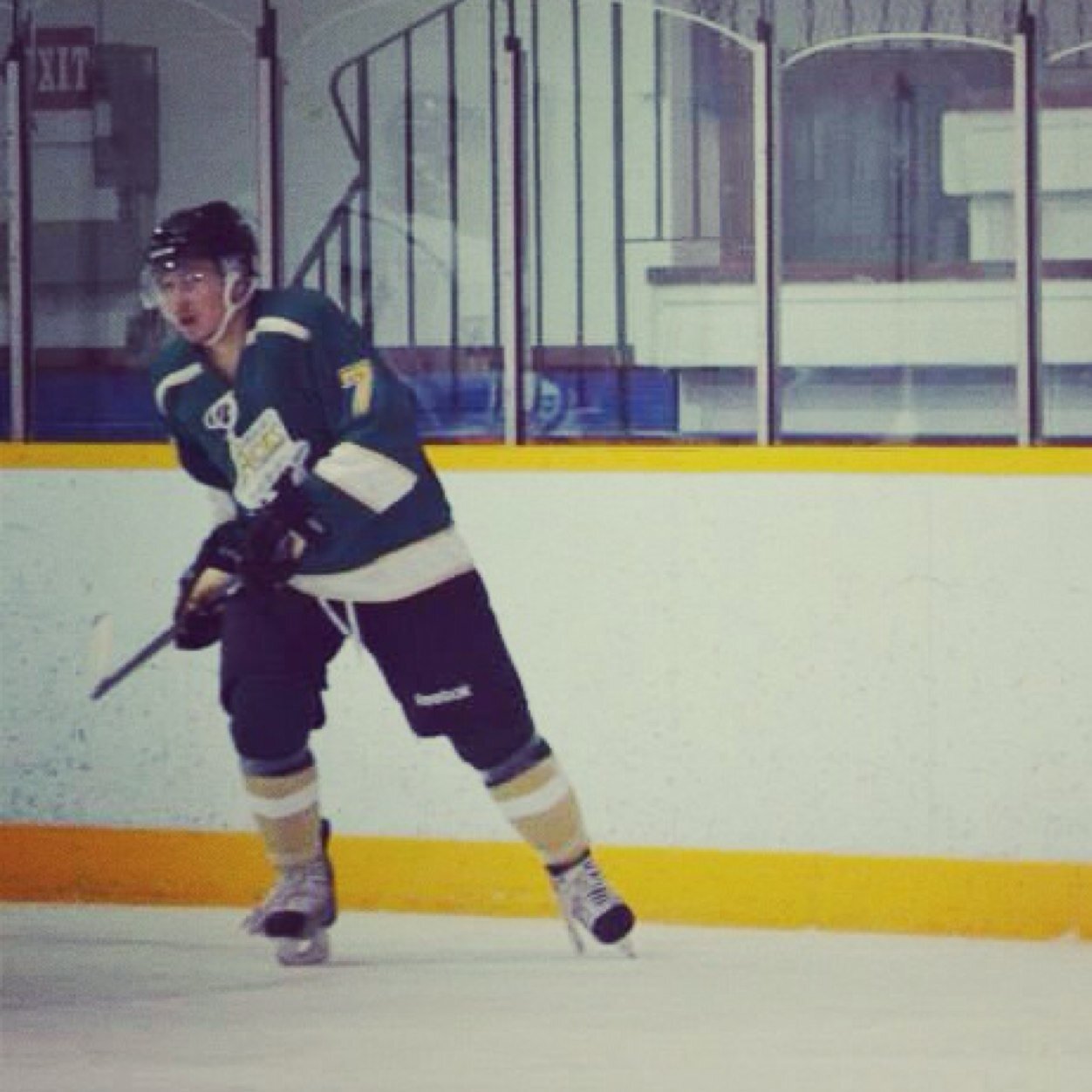 Just your average 4th line grinder still living the dream.. dropping twoops daily since 09 Sauce me a follow. #dumpandchange