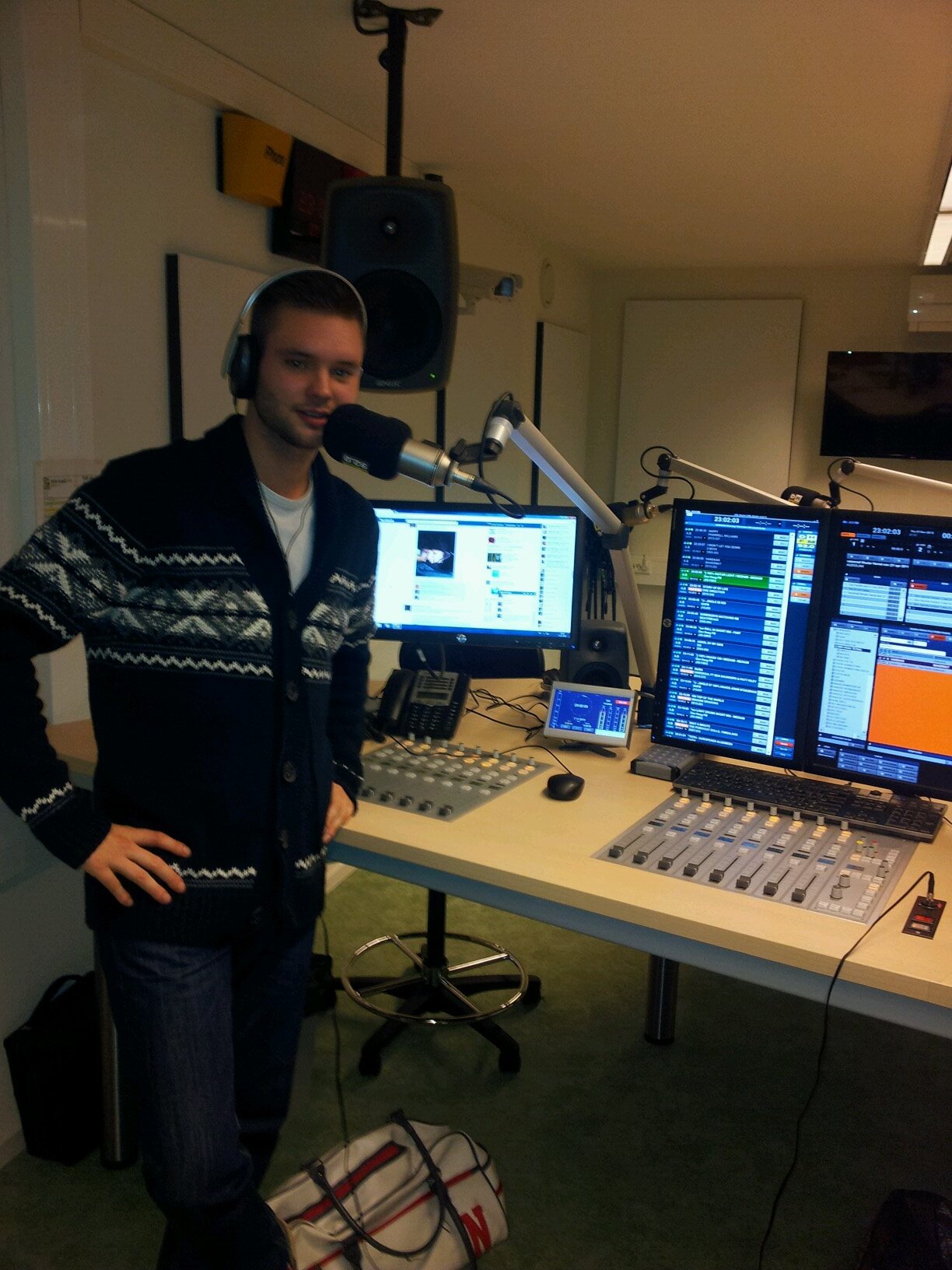YoungAgga's profile picture. Hét radioprogramma voor jong Den Haag! Elke Donderdag tussen 21.00 en 23.00 op Den Haag FM!