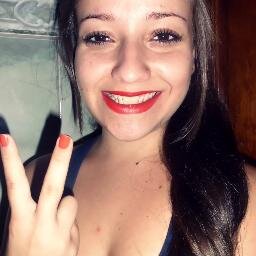 Com os pés no chão, passo a passo, e conquisto; Na Garra, na luta, com braveza,
simples e humilde, uma guerreira!    ♫♫'