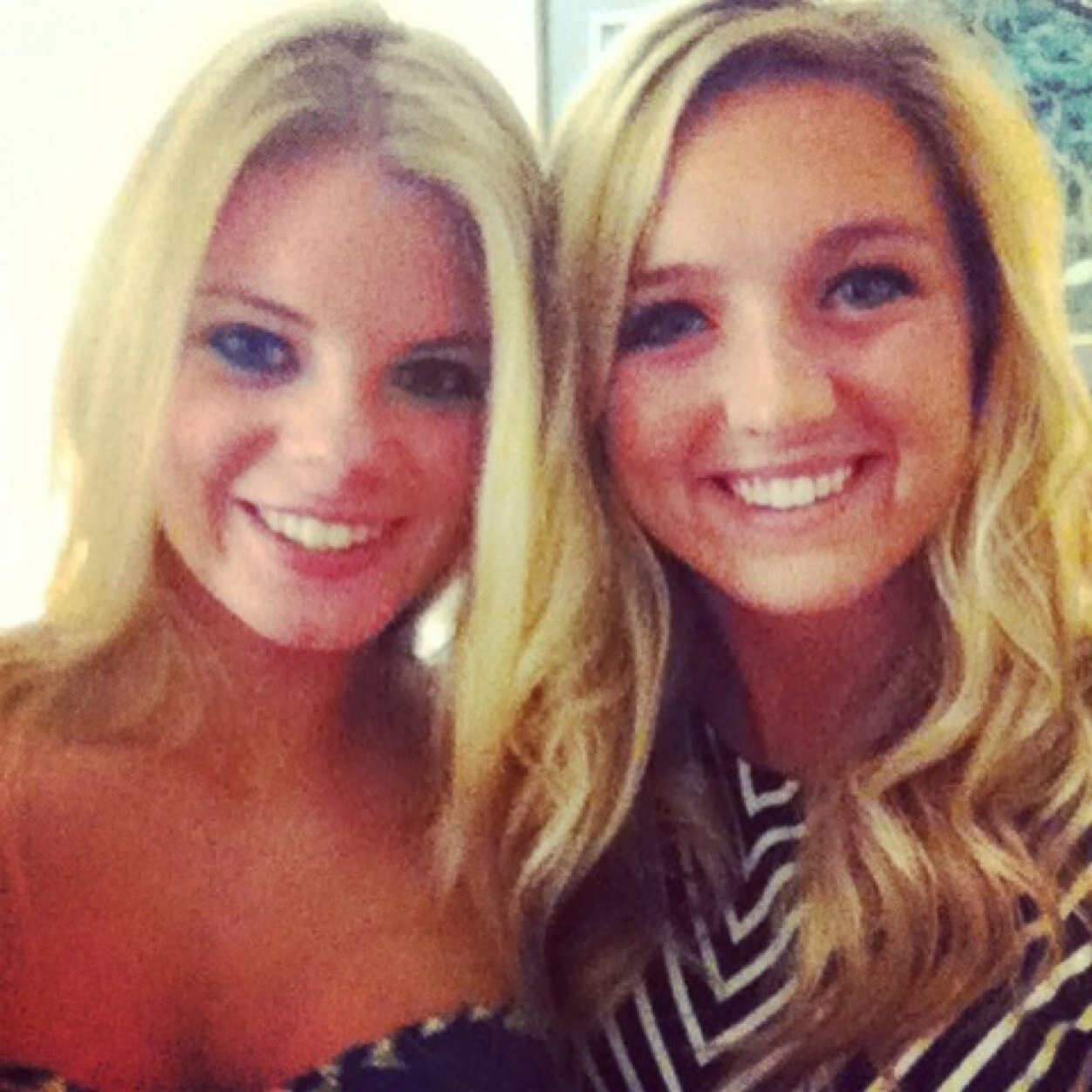 Erinelizbeth's profile picture. tweet tweet