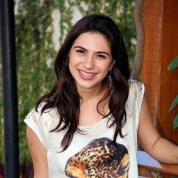Carioca, 22, Blogueira do mundo beauty. Amo ao Senhor, que me criou assim, perfeita aos Seus olhos, criativa e uma bela inventadora de moda!