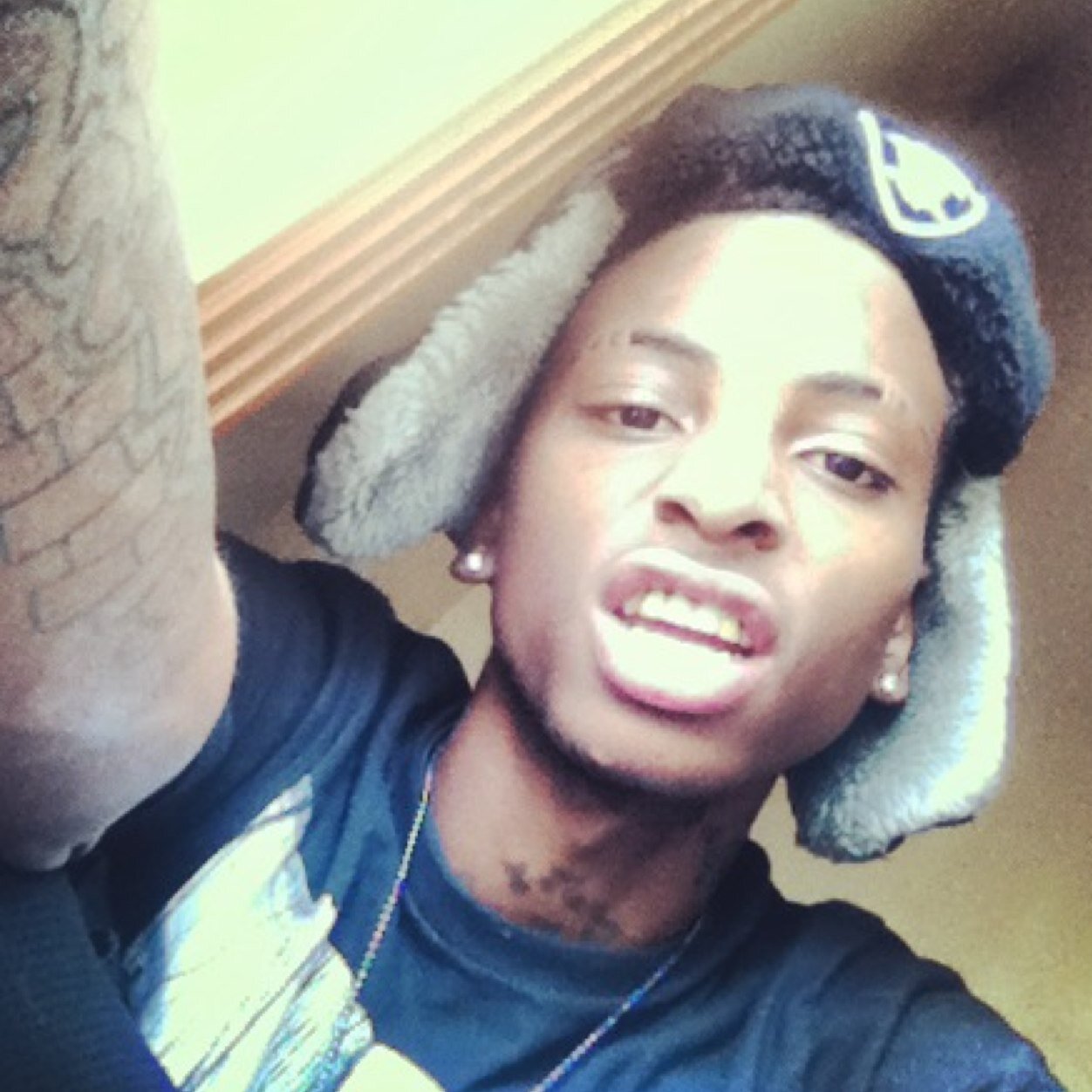 Rapper @ DreamTeamVisions™ booking/Feats hit up my manger / ceo 2259072720 !! 〽!! Chasing Paper . !! 17 #producer #artist #trapper