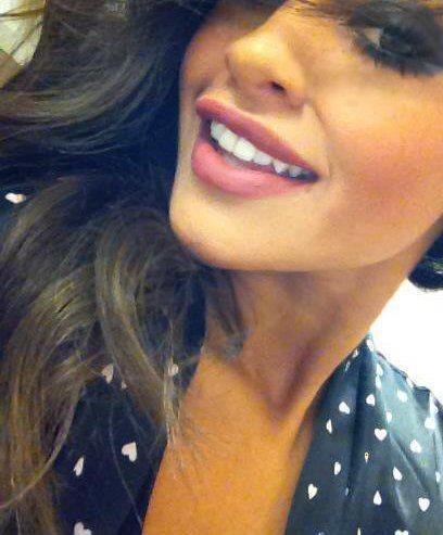 LyndsieVickerag's profile picture. She likes him. He likes her. Everyone knows. Except them.