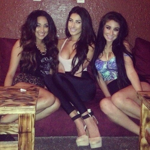 SheereeDominici's profile picture. Tear is made of 1% water and 99% feelings.