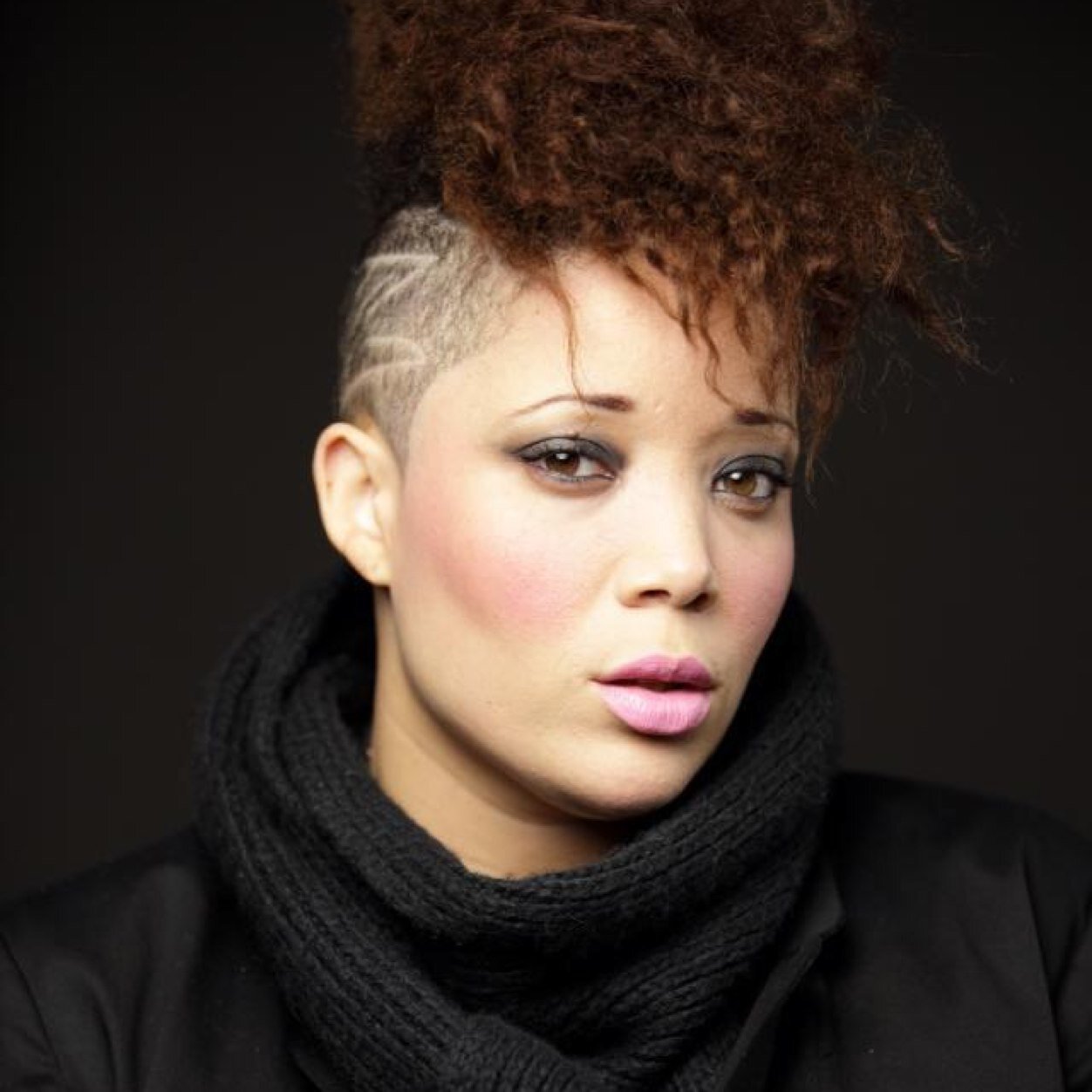Creative in all that I do, love music, photography, and maintain beautiful healthy hair ;-)
