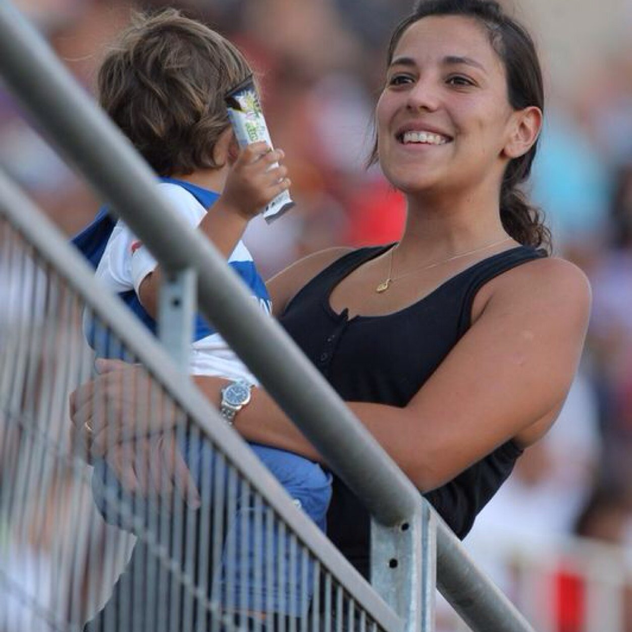 Hincha incondicional de la UC, felizmente casada y madre de tres hijitos preciosos que tambien son cruzados!!!