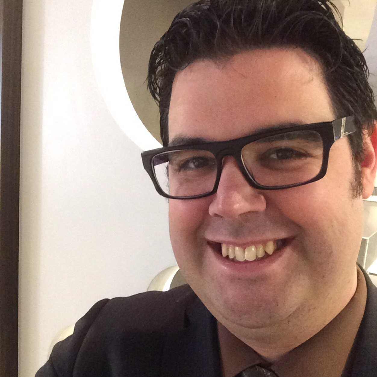 saintevision's profile picture. 