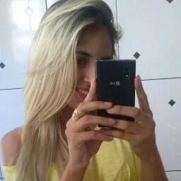 Acredito que tudo acontece por uma razão , por isso não me arrependo de nada.