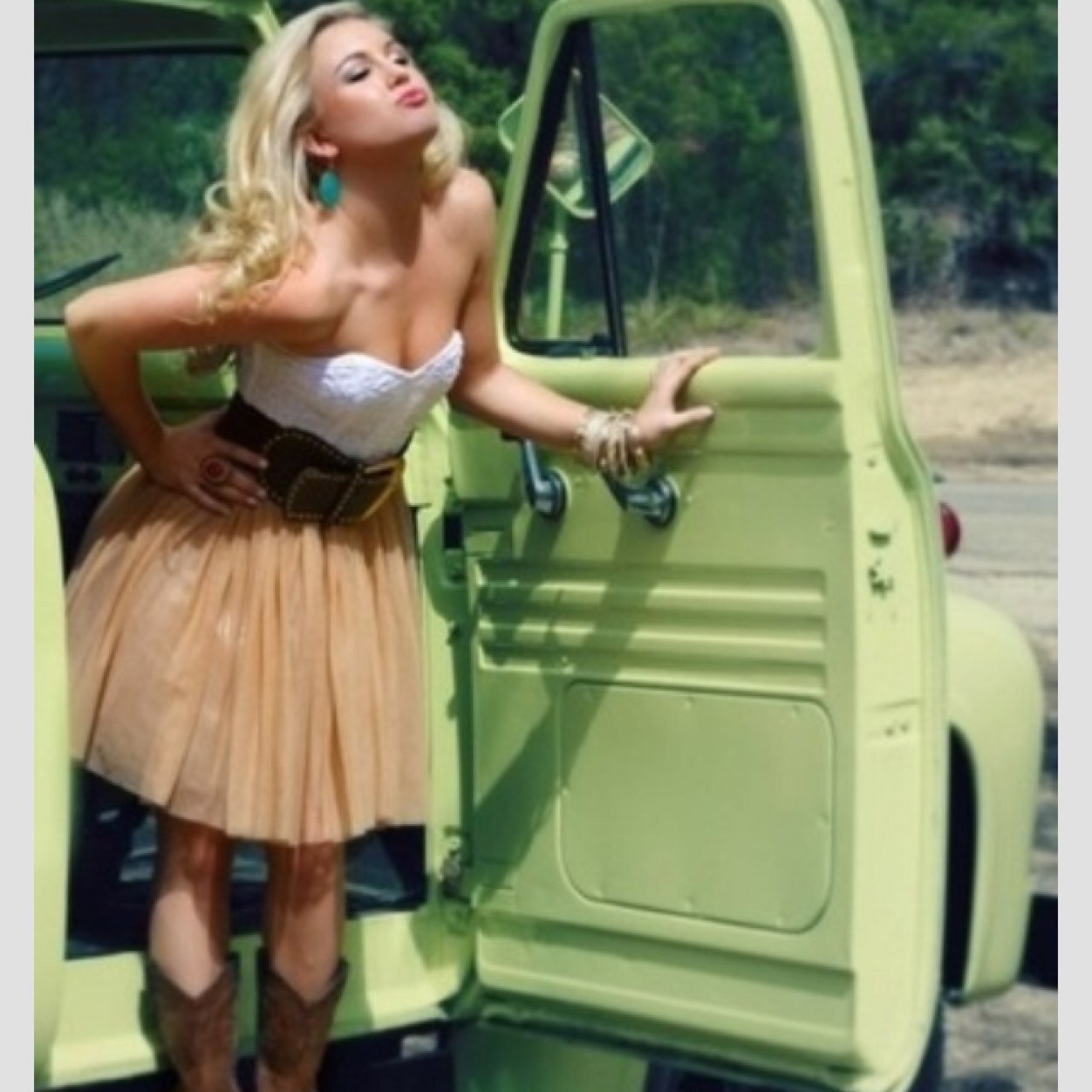 socountry2k13's profile picture. She's not country if...