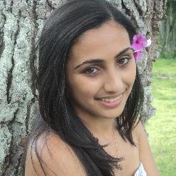 Eu nasci pra ser feliz  e  não para ser normal :3
