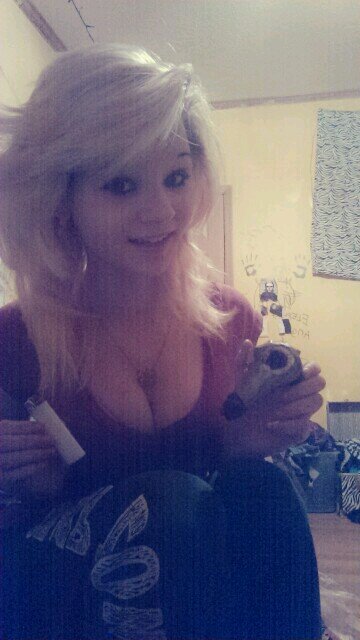 Stoner, live high, drugs and hugs, im a little psycho ☺ and i need friends get to know me,