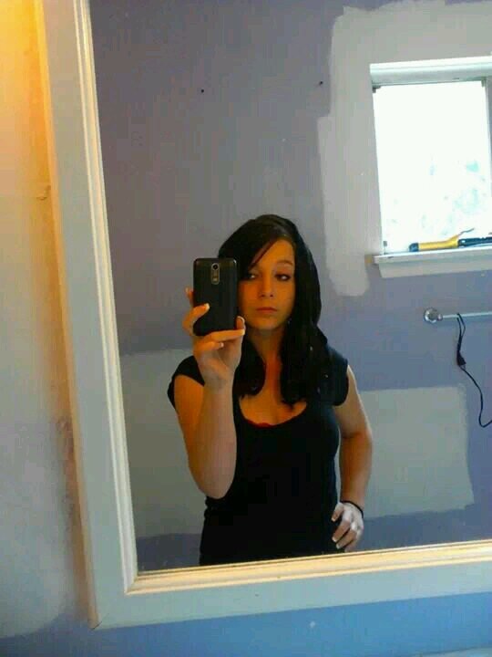 my names staci Lynn wilson im 22 i have a boyfriend an i dont like drama my favorite sayin is think im trippin tie my shoes