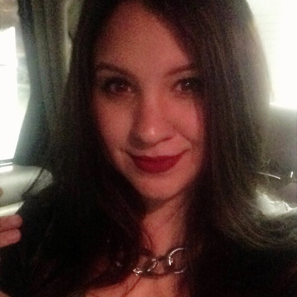 Im a Texas gal at Heart; i say yall and yunder; love sweet teas; bowling pool and texas hold em MY FAMILY IS MY LIFE! follow me and ill follow back :)